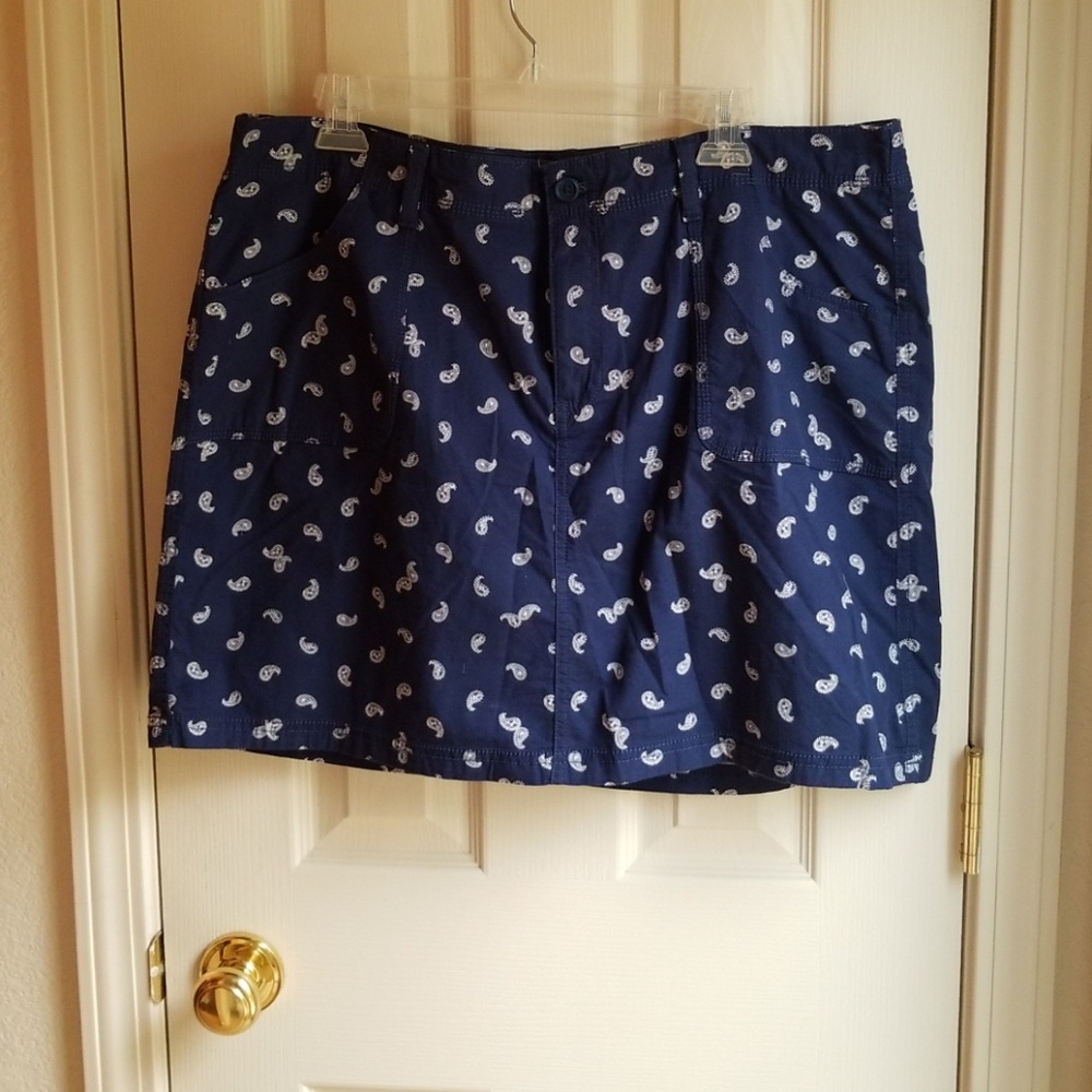 *NWT SJB NAVY BLUE PAISLEY PRINT SKORT